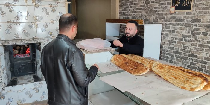 Yüksekova'da ekmek fırını çalışanlarının zorlu Ramazan mesaisi