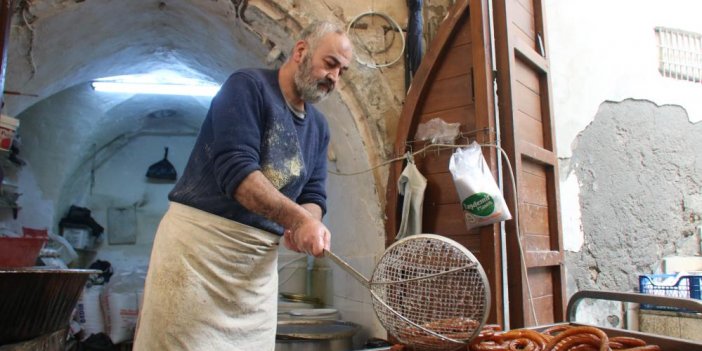 Mardinli tatlıcı, 90 yıllık aile geleneğini Ramazan’dan Ramazan’a sürdürüyor