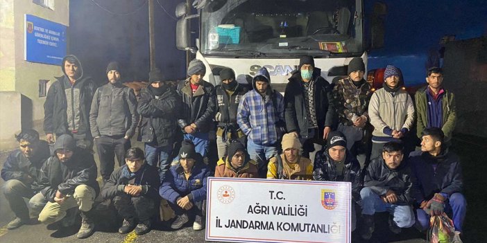 Ağrı'da bir tırın tankerinde 19 göçmen yakalandı