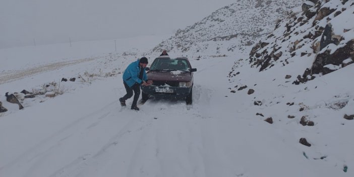 Adilcevaz'da kar yağışı sürücülere zor anlar yaşattı