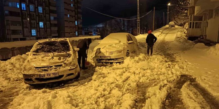 Bitlis’te etkili olan kar yağışı hayatı olumsuz etkiledi