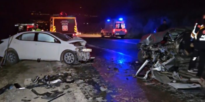 Gaziantep’te iki otomobil kafa kafaya çarpıştı: 2 ölü, 6 yaralı