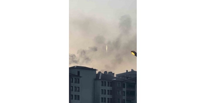 Yüksekova’da gökyüzünde ışık saçan cisim kameralara yansıdı