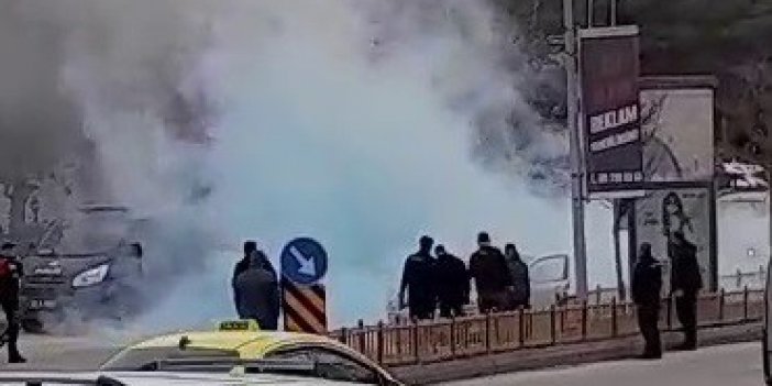 Erzurum'da bir otomobil trafikte seyir halindeyken alev aldı