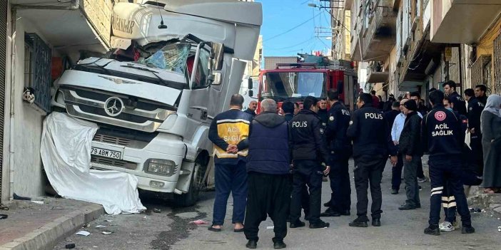 Antep’te kaza: Freni boşalan tırın ezdiği kadın hayatını kaybetti