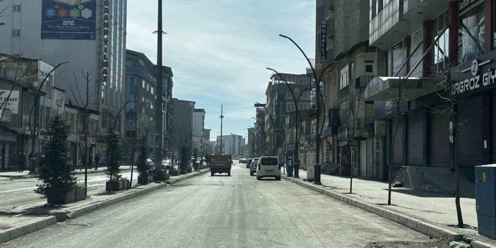 Seçim nedeniyle Yüksekova sokakları boş kaldı