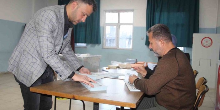 Şırnak’ta yurttaşların oy kullanma işlemi başladı