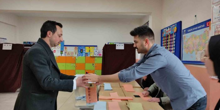Ardahan’da yurttaşların oy kullanma işlemi başladı