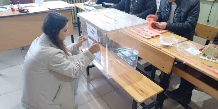 Malazgirt’te yurttaşlar oylarını kullanmaya başladı