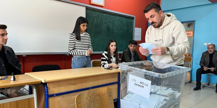 Hakkari'de oy sayım işlemleri başladı