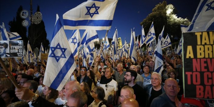 İsrail'de Netanyahu hükümeti karşıtı protestoda on binlerce kişi yer aldı
