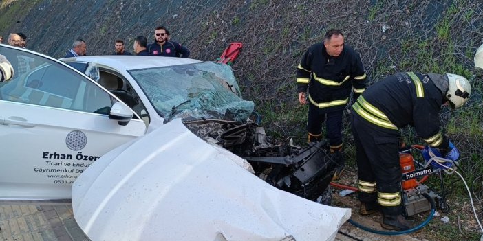 Antep'te kontrolden çıkan araç karşı şeritteki otomobille çarpıştı: 4 yaralı