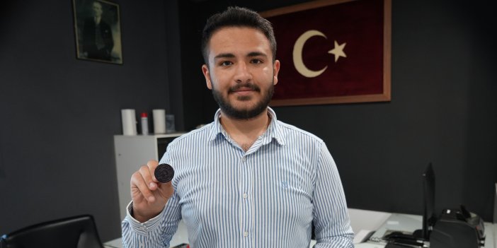 Türkiye’nin en genç muhtarı mührü babasından devraldı