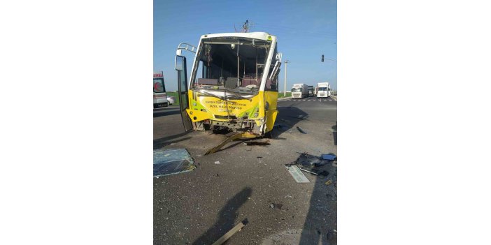 Kızıltepe'de tır ile halk otobüsü çarpıştı: 12 kişi yaralandı