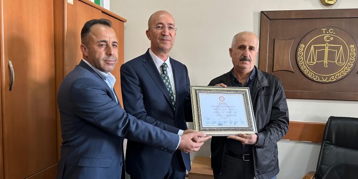 Esendere Belediye Başkanı Dırbaz Büyüksu mazbatasını aldı