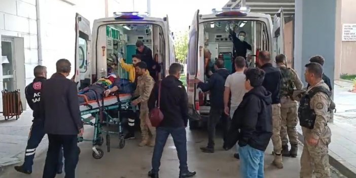 Bayram alışverişine giden köy servisi devrildi: 10 kişi yaralandı