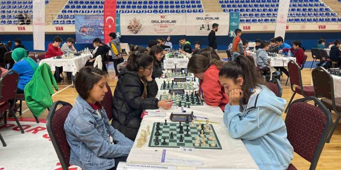 Van’da ödüllü satranç turnuvası sona erdi