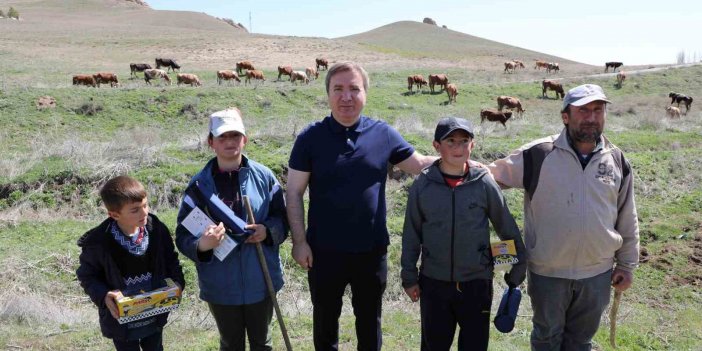 Erzincan'da vali ile çobanlık yapan çocuklar karşılaştı