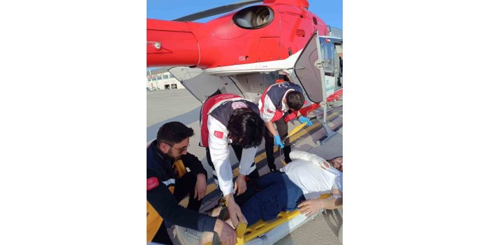 Van'da kosta kırığı hastası için helikopter ambulans havalandı