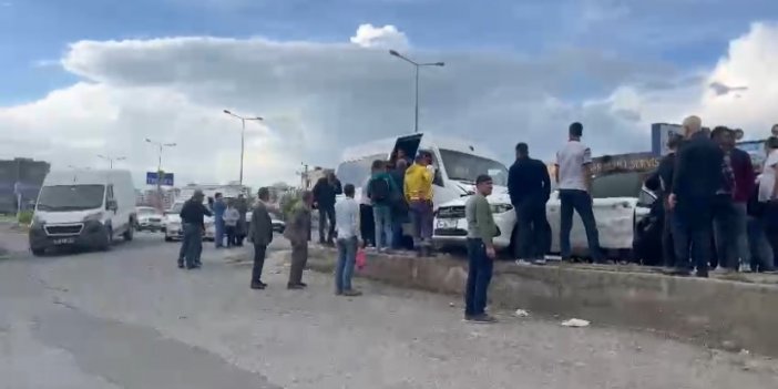 Amed'de minibüs ile otomobil çarpıştı: 3 yaralı