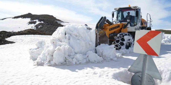 Muş’ta karla mücadele ekipleri kış mevsimi boyunca 23 bin kilometre yol açtı