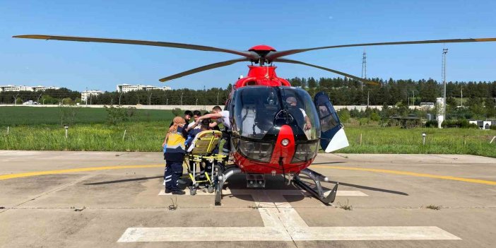 Lice'de parmağı kopan genç ambulans helikopter ile hastaneye sevk edildi