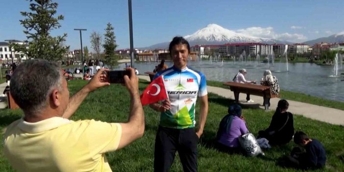 Tayvanlı bisikletçi Jacky Chen, İsrail-İran gerilimine rağmen dünya turuna devam etti