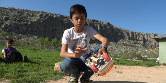 14 yaşındaki Aram geri dönüşüm malzemeleriyle teknolojik aletler yapıyor