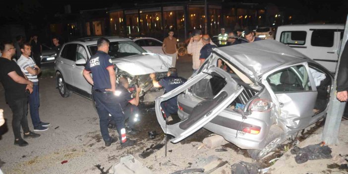 Cizre’de kafa kafaya çarpışan 2 araçta bulunan 3 kişi yaralandı