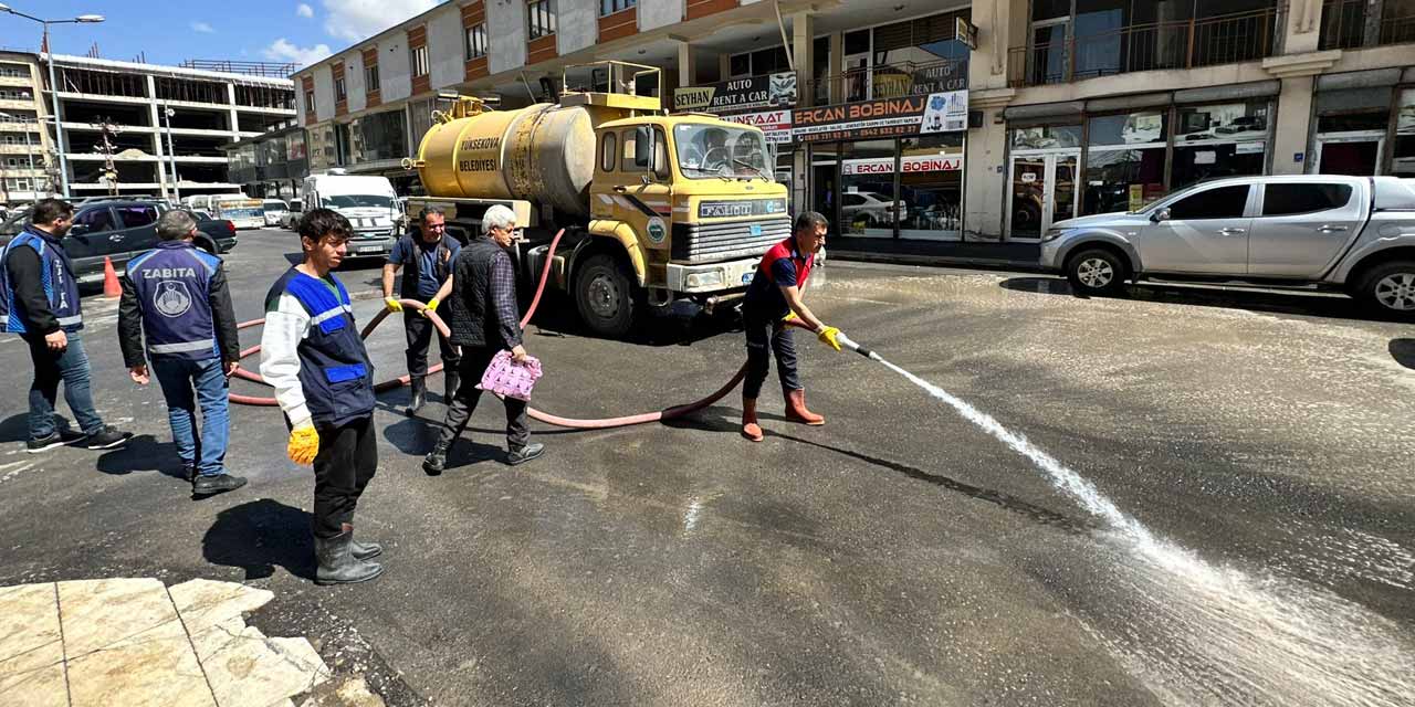 Belediye, Güngör çarşısındaki yolları yıkadı