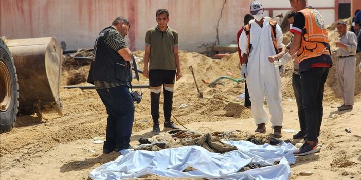 Gazze'de bir hastanede bulunan toplu mezardan 51 ceset daha çıkarıldı