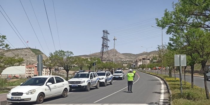 Hakkari’de trafik ekibi drone ile ceza yağdırdı