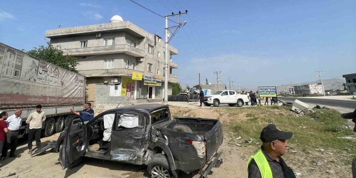 Mardin’de tır ile kamyonet çarpıştı: 3 kişi yaralı