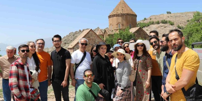 İran'dan gelen turizmciler Akdamar'a hayran kaldı