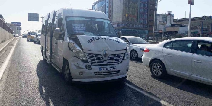 Diyarbakır’da minibüs ile otomobil çarpıştı: 7 kişi yaralandı