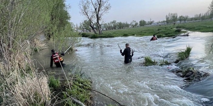 Erciş'te 2 yaşındaki çocuğun suya kapıldığı ihbarı ekipleri alarma geçirdi