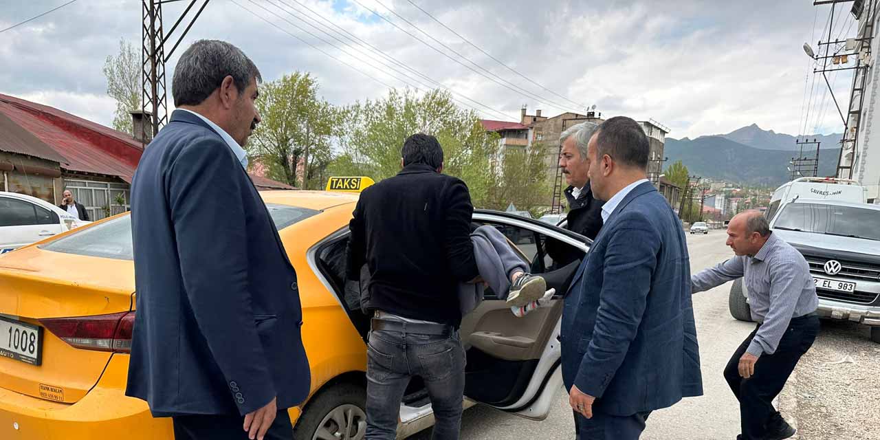 Yüksekova'da ticari taksi çocuğa çarptı