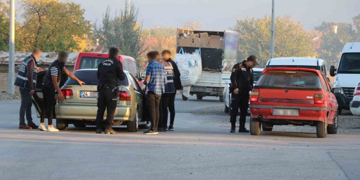 Erzincan’da toplam 18 yıl kesinleşmiş hapis cezası bulunan 15 aranan kişi yakalandı