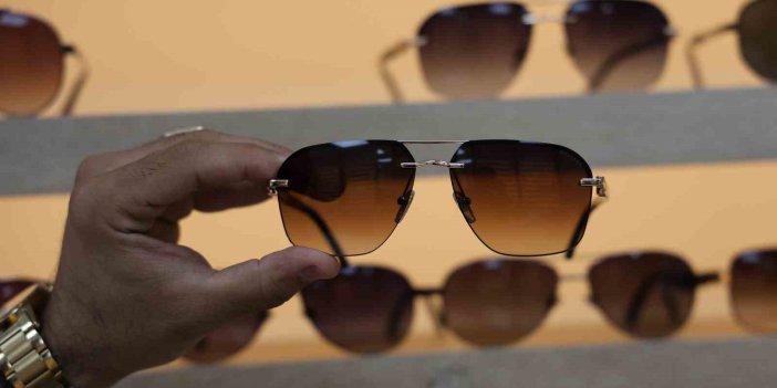 Uzmanlar, yaz ayalarının gelmesiyle göz sağlığını tehdit eden güneş gözlüğüne dikkat uyarısı yaptı