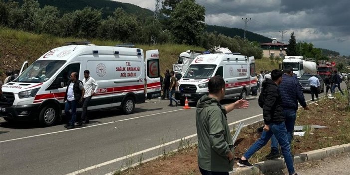 Antep'te minibüsle beton mikseri çarpıştı: 8 ölü, 11 yaralı