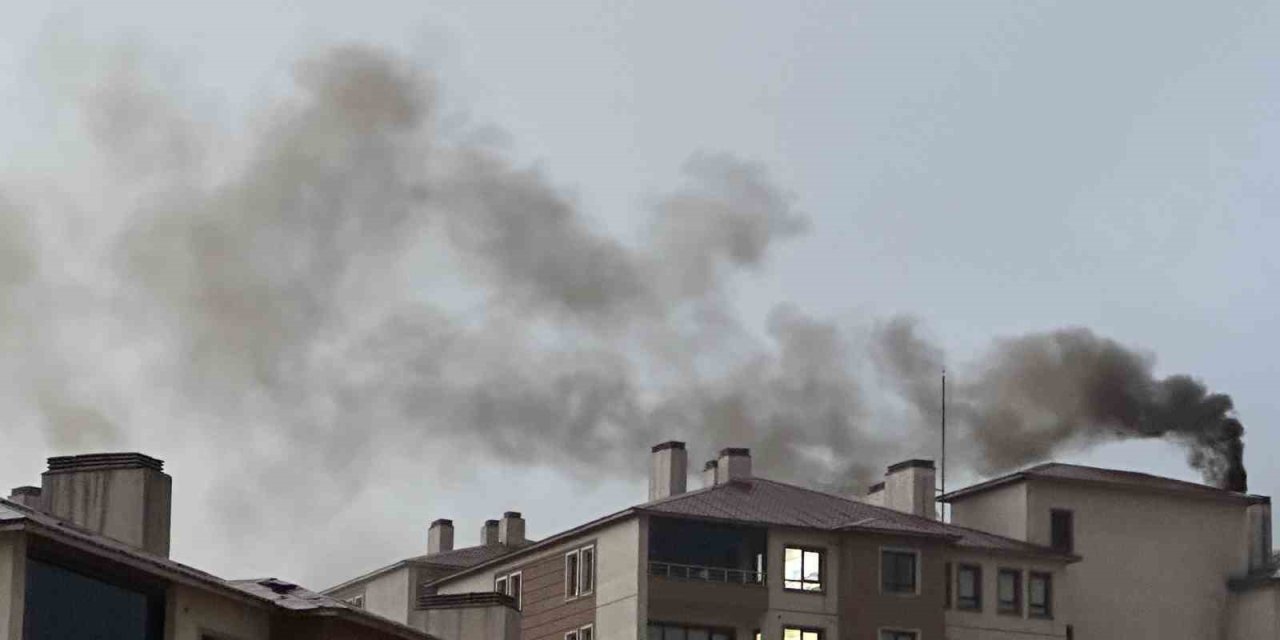 Yüksekova’da havalar soğudu kaloriferler yeniden yakıldı