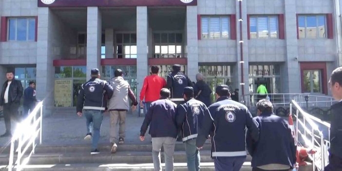 Erzurum’da kaçak göçmen operasyonunda 13 kişi yakalandı