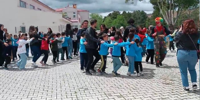 İlköğretim öğrencileri üniversite öğrencileriyle birlikte şenlendi