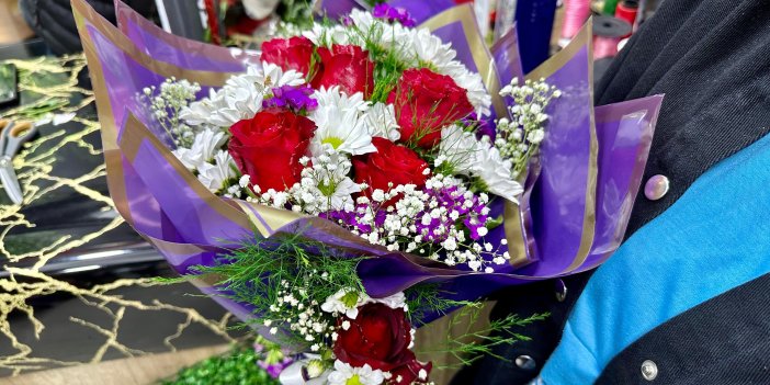 Yüksekova'da Anneler Günü, çiçek fiyatları yüzünden gölgede kaldı