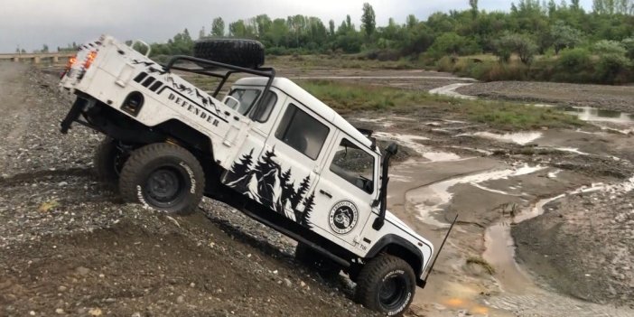 Erzincan’da bol çamurlu derede off road yapıldı