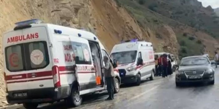 Hakkari'de minibüs takla attı: 6 yaralı