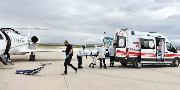 Umre’de rahatsızlanan vatandaş ambulans uçakla Türkiye'ye getirildi
