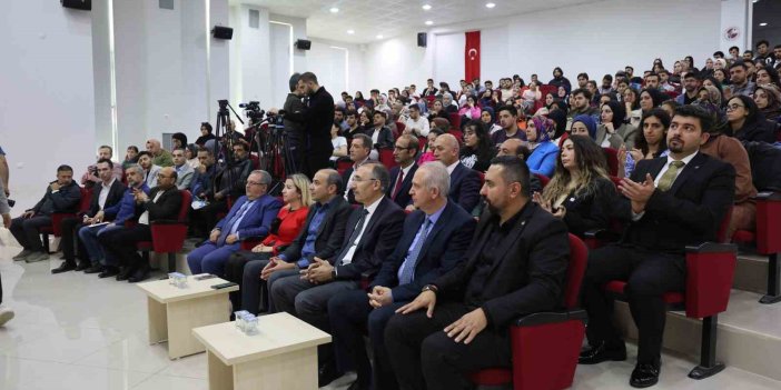 Elazığ’da ‘Bilişim Çağında Dezenformasyon’ konferansı