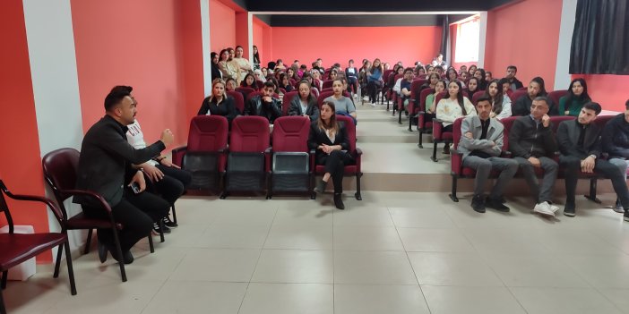 Yüksekova’da öğrencilere YKS öncesi motivasyon ve bilgilendirme semineri