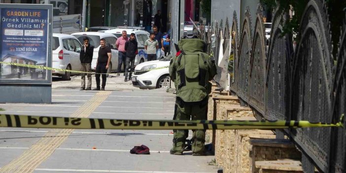 Kaldırımdaki çanta bomba paniği yaşattı